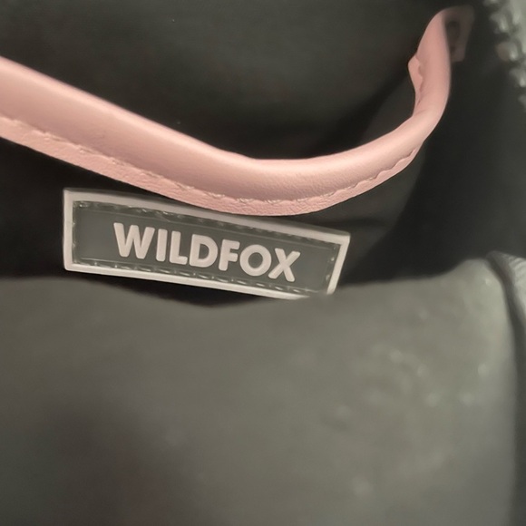 NWT WILDFOX Sling Logo Shoulder Bag Black/Pink. - Picture 12 of 14